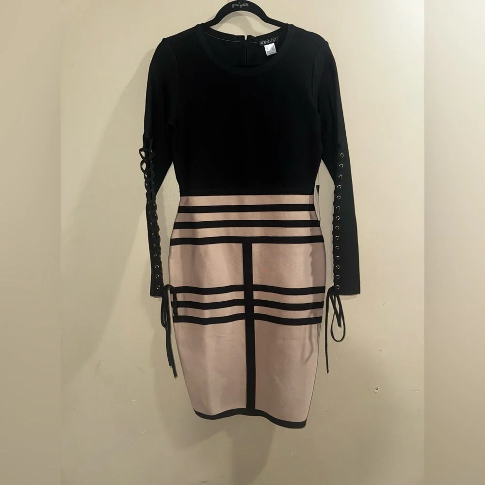 VENUS Bondage Long Sleeve Dress with Lace. sleeves NEW - Picture 1 of 6